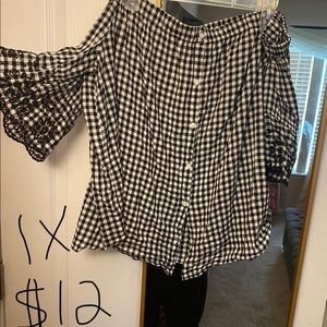 Off shoulder plaid shirt